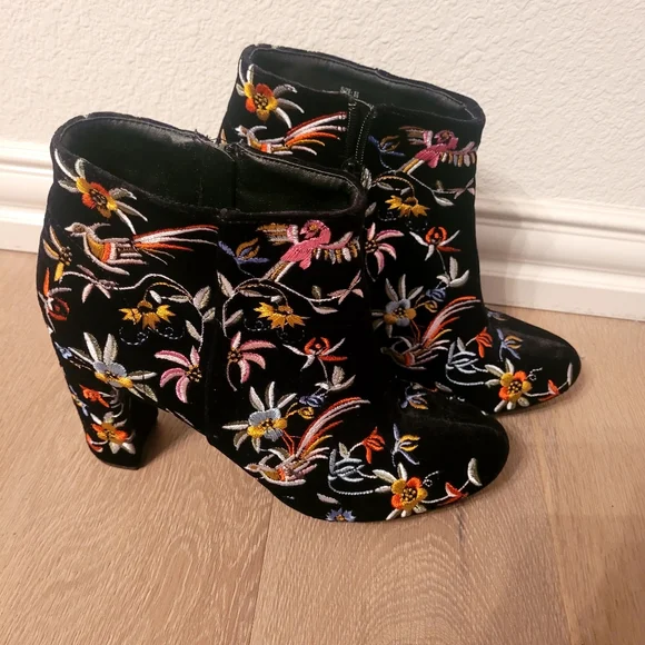 Lulu's Black Floral Embroidered Ankle Boots - Picture 4 of 10